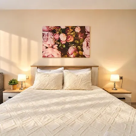 100m From The Beach! Aldea Complex With Pool דירה קברנה